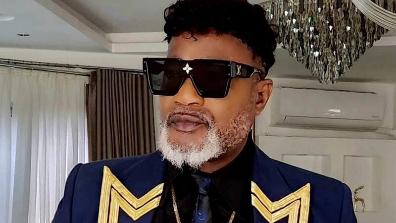 Koffi Olomide : le chanteur porte des talons hauts et fait le buzz (photos)