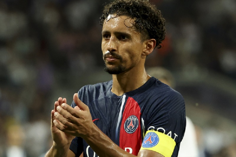 Marquinhos en conférence de presse; il inquiète les fans