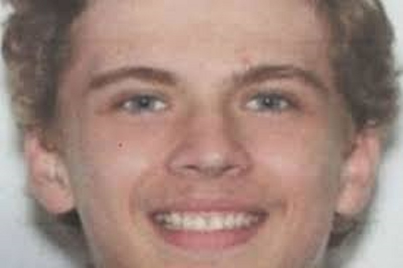 15-year-old wanted after his parents’ murder