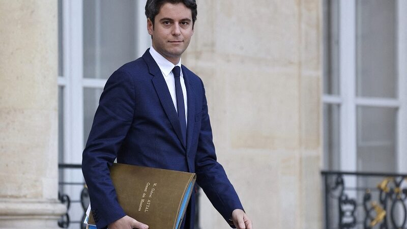 Gabriel Attal est aussi le premier Premier ministre ouvertement homosexuel en France