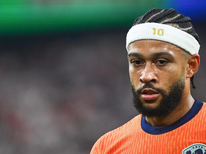 Neymar se félicite de l’arrivée de Memphis Depay au Brésil.