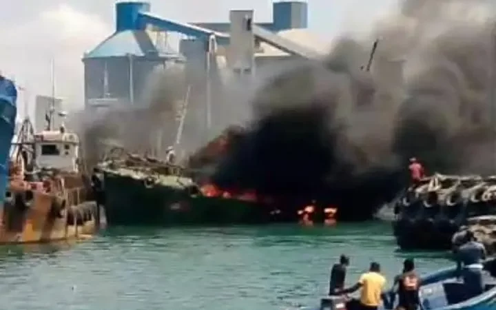 Des bateaux brulés au Port de Lomé