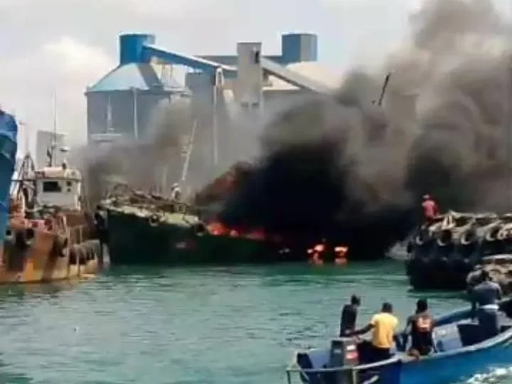 Des bateaux brulés au Port de Lomé